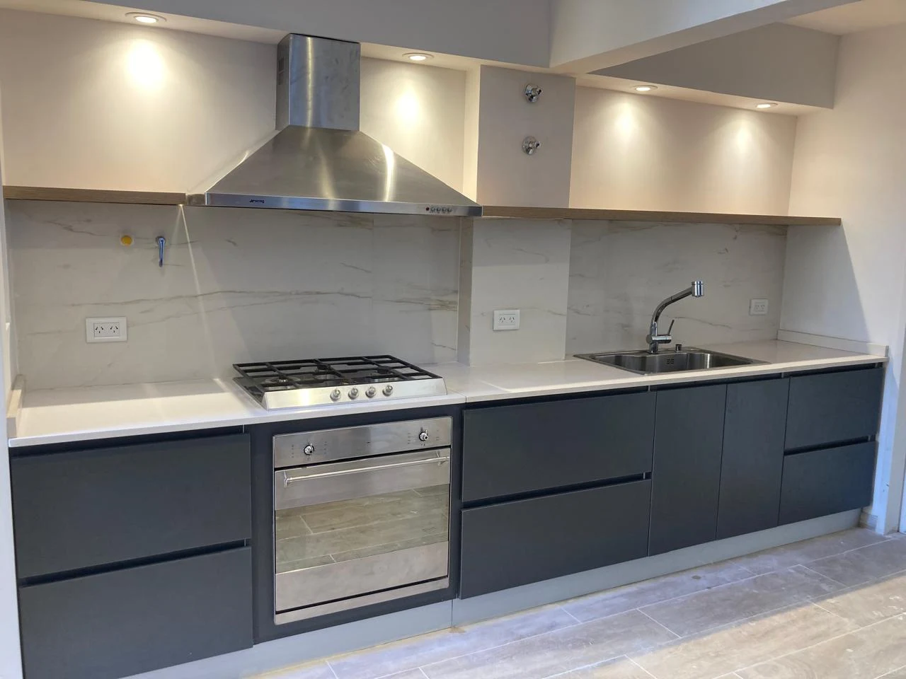 Cocina gris terminada